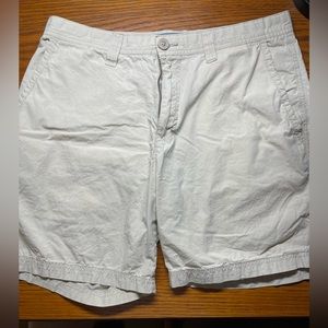 Columbia light khaki shorts